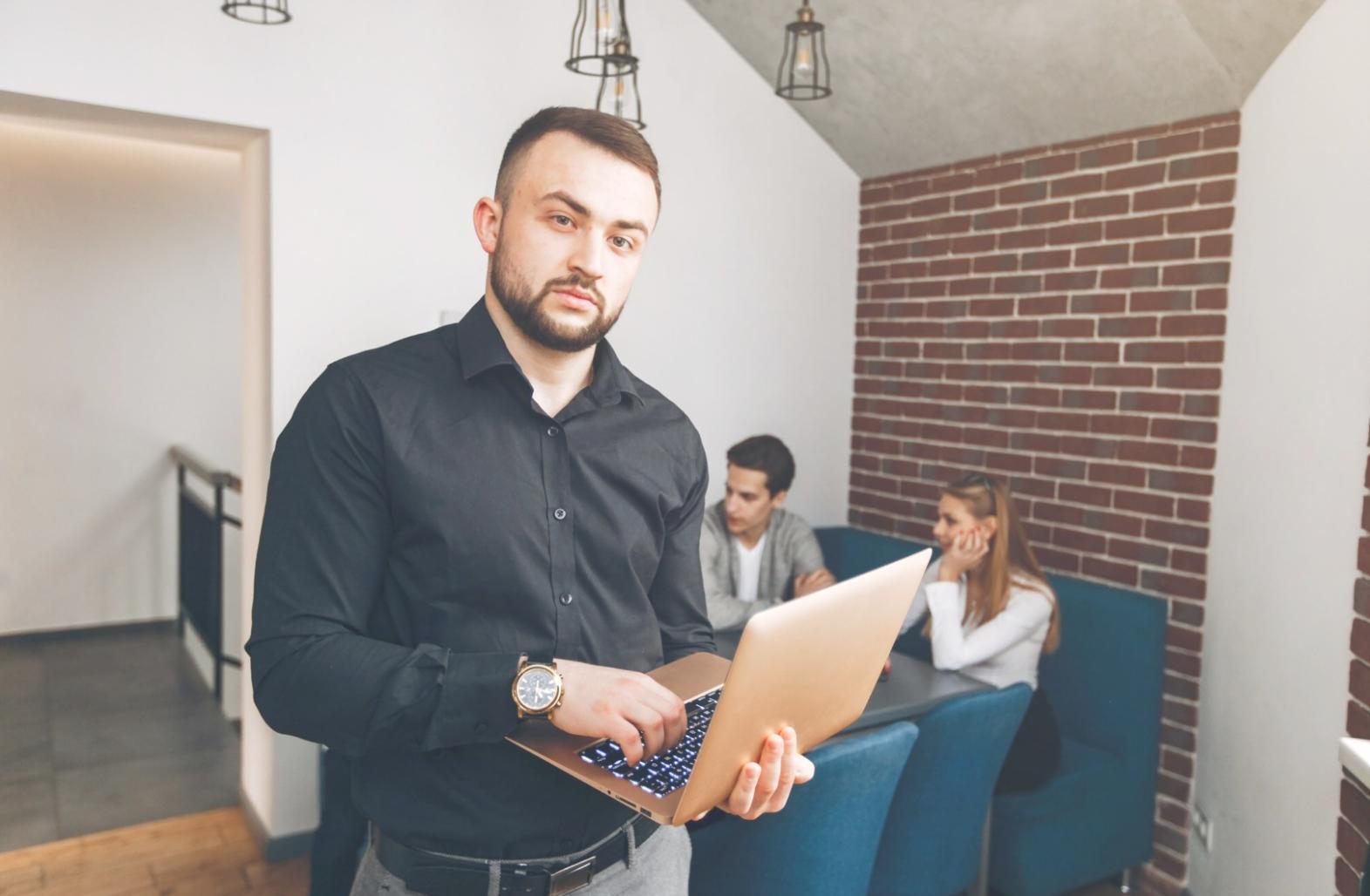 Espacio de trabajo colaborativo donde nuestro equipo desarrolla estrategias financieras personalizadas